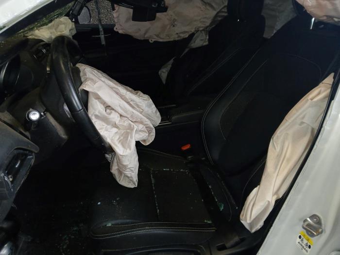 Jaguar XE 2.0d 180 16V Skrotfordon (2018, YULONG WHITE)