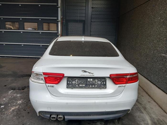 Jaguar XE 2.0d 180 16V Skrotfordon (2018, YULONG WHITE)