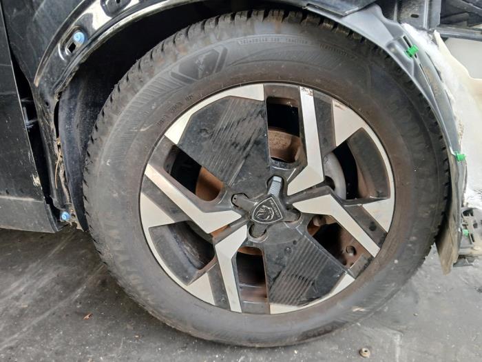 Peugeot 2008 1.2 VTi 12V PureTech 130 Skrotfordon (2024, ZWART)