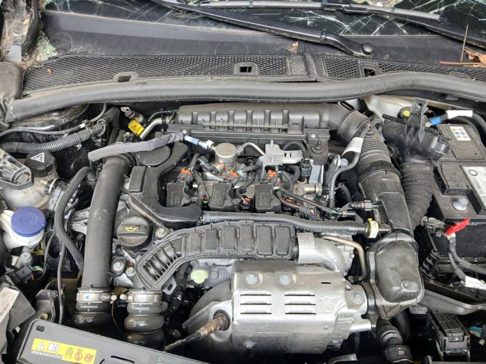 Peugeot 2008 1.2 VTi 12V PureTech 130 Skrotfordon (2024, ZWART)