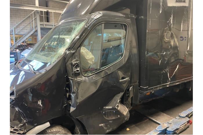 Opel Movano 2.3 BiTurbo 16V Skrotfordon (2017, ZWART)