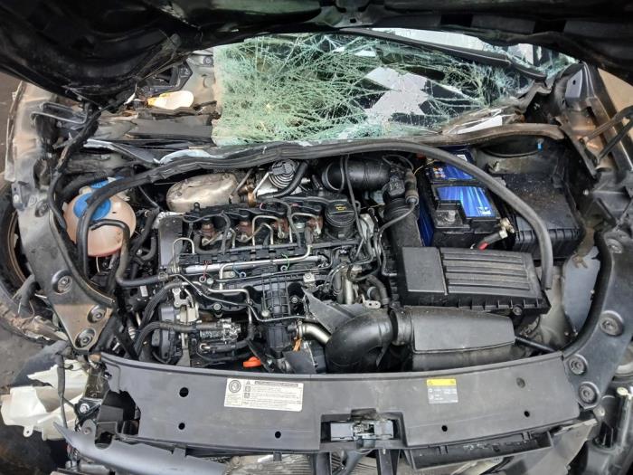 Volkswagen Caddy III 1.6 TDI 16V Samochód złomowany (2012, Czarny)