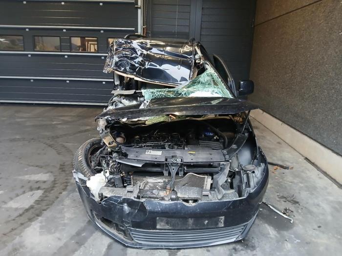 Volkswagen Caddy III 1.6 TDI 16V Samochód złomowany (2012, Czarny)