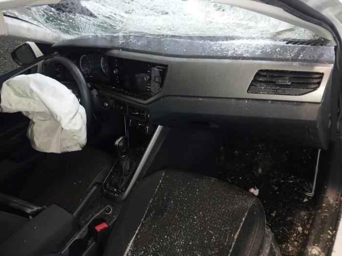 Volkswagen Polo VI 1.0 TSI 12V Skrotfordon (2019, WIT)