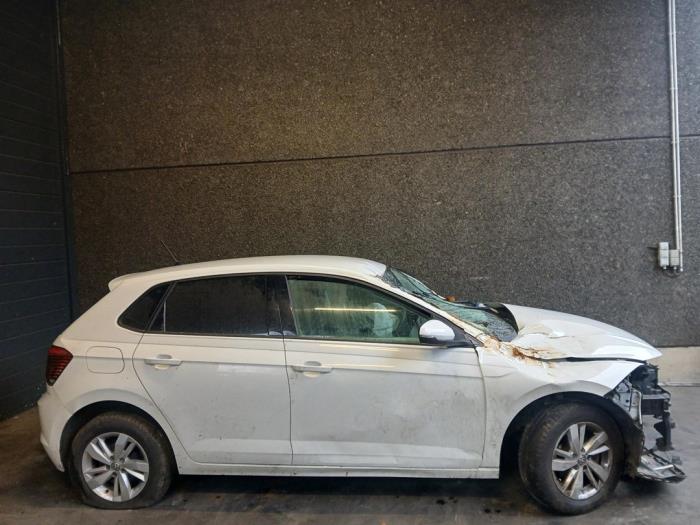 Volkswagen Polo VI 1.0 TSI 12V Skrotfordon (2019, WIT)
