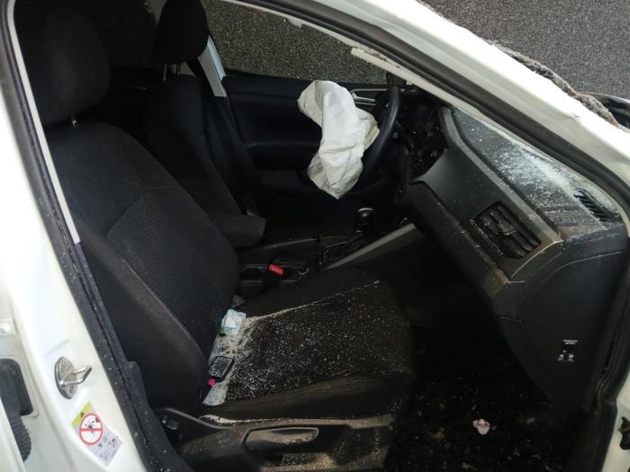 Volkswagen Polo VI 1.0 TSI 12V Skrotfordon (2019, WIT)