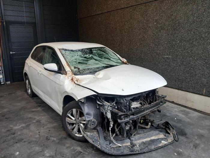 Volkswagen Polo VI 1.0 TSI 12V Skrotfordon (2019, WIT)