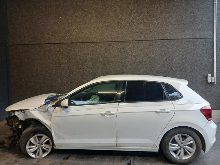Volkswagen Polo VI 1.0 TSI 12V Skrotfordon (2019, WIT)