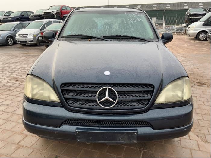 Mercedes ML I 270 2.7 CDI 20V Sloopvoertuig (2000, Zwart)