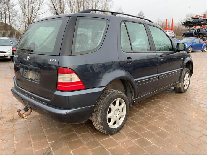 Mercedes ML I 270 2.7 CDI 20V Sloopvoertuig (2000, Zwart)