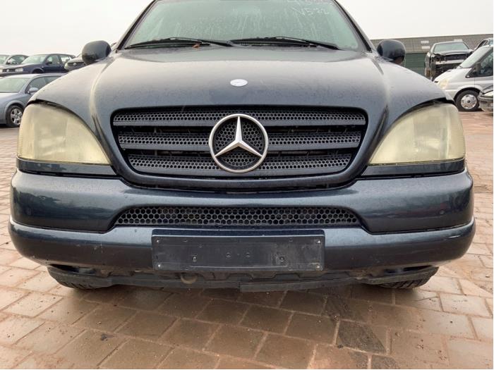Mercedes ML I 270 2.7 CDI 20V Sloopvoertuig (2000, Zwart)