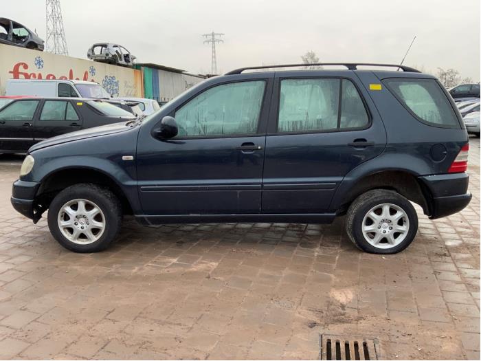 Mercedes ML I 270 2.7 CDI 20V Sloopvoertuig (2000, Zwart)