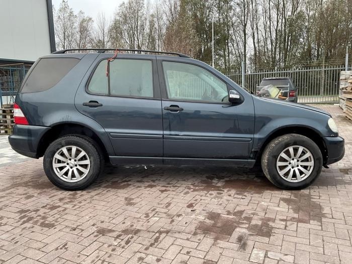 Mercedes ML I 270 2.7 CDI 20V Sloopvoertuig (2002, Zwart)