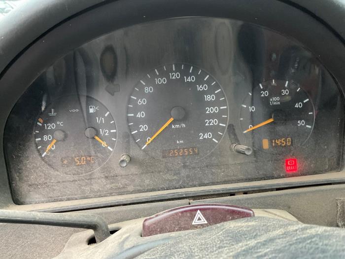 Mercedes ML I 270 2.7 CDI 20V Sloopvoertuig (2002, Zwart)