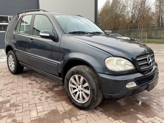 Mercedes ML I 270 2.7 CDI 20V Sloopvoertuig (2002, Zwart)