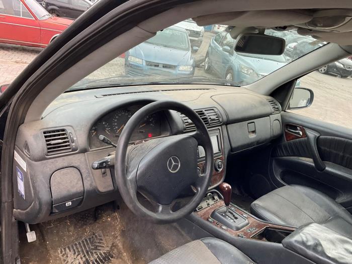 Mercedes ML I 270 2.7 CDI 20V Sloopvoertuig (2002, Zwart)