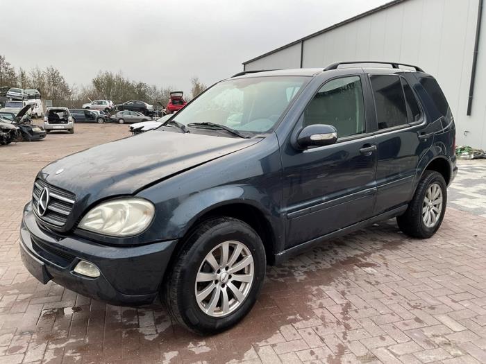 Mercedes ML I 270 2.7 CDI 20V Sloopvoertuig (2002, Zwart)