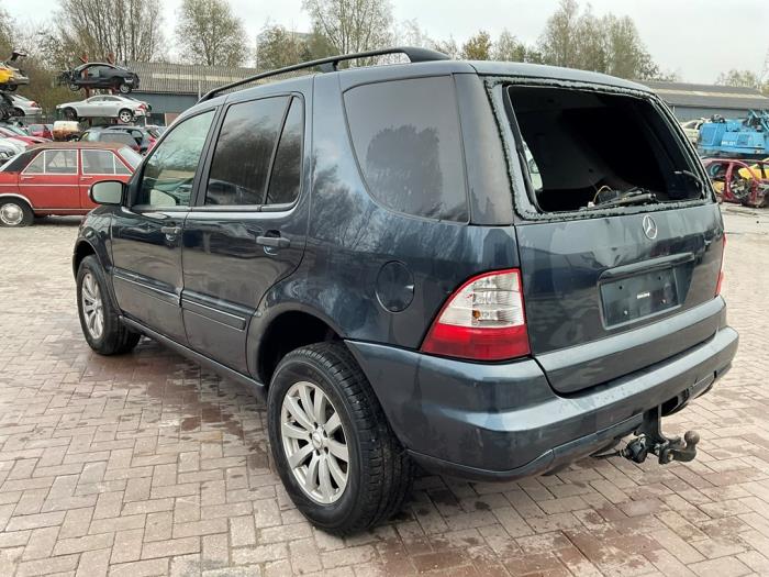 Mercedes ML I 270 2.7 CDI 20V Sloopvoertuig (2002, Zwart)