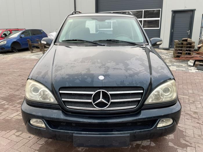 Mercedes ML I 270 2.7 CDI 20V Sloopvoertuig (2002, Zwart)