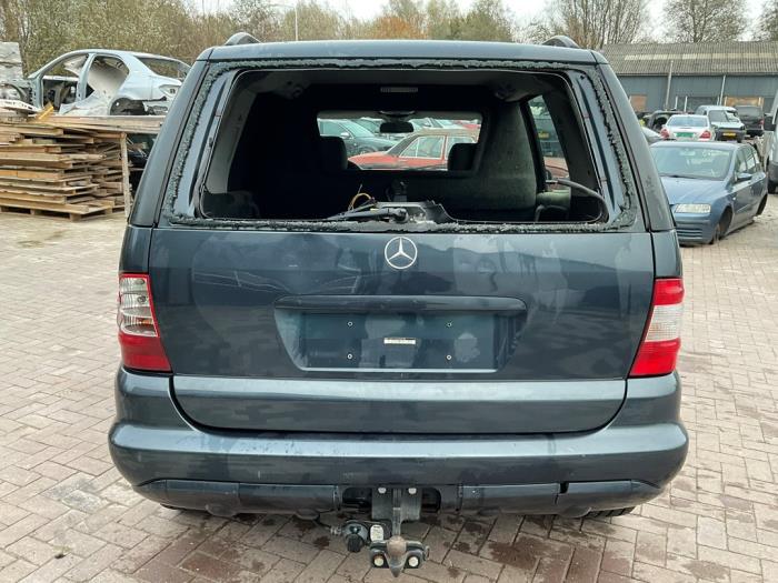 Mercedes ML I 270 2.7 CDI 20V Sloopvoertuig (2002, Zwart)