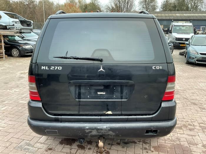 Mercedes ML I 270 2.7 CDI 20V Skrotfordon (2000, ZWART)