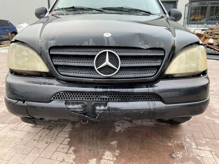 Mercedes ML I 270 2.7 CDI 20V Skrotfordon (2000, ZWART)