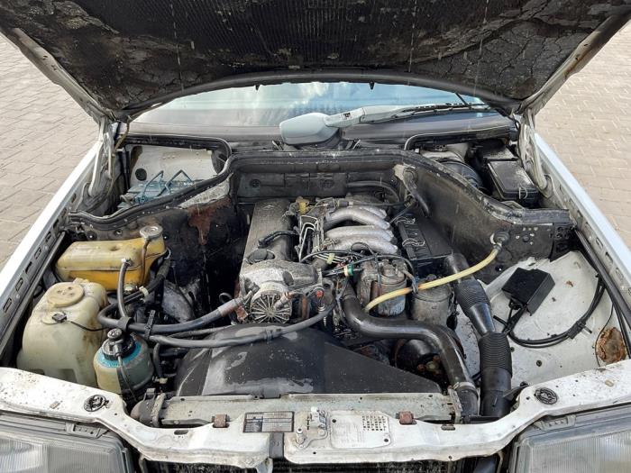 Mercedes E Combi diesel 2.0 200 TD Samochód złomowany (1986, Bialy)