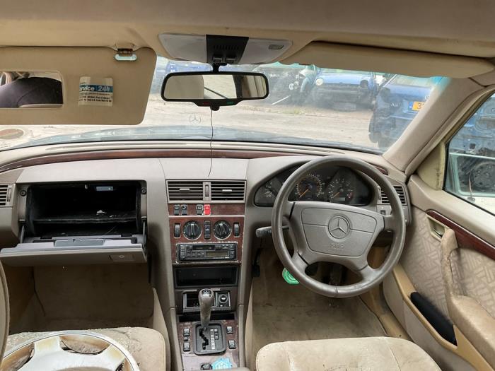 Mercedes C 1.8 C-180 16V Samochód złomowany (1995, Zielony)