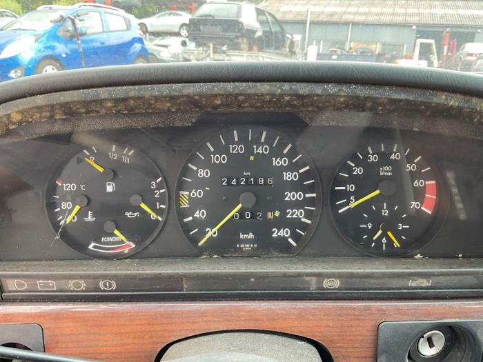 Mercedes S 500 SE,SEL RUF Samochód złomowany (1982, Szary)