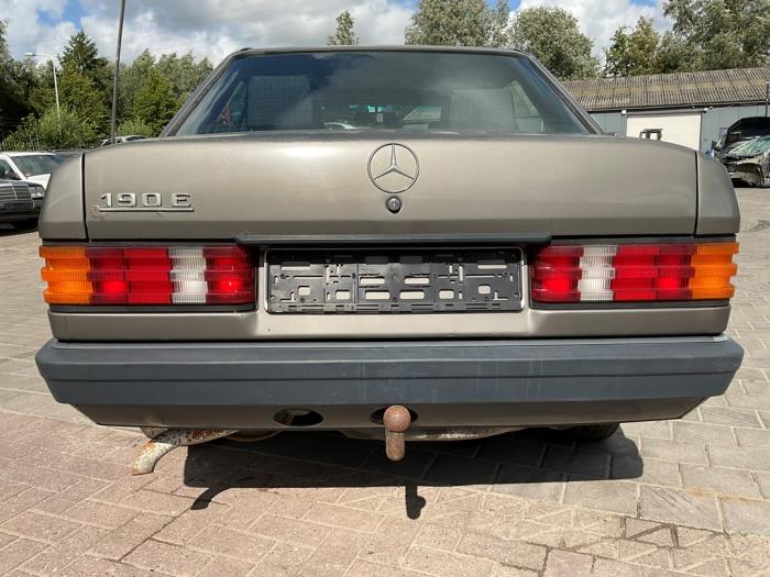 Mercedes 190 2.0 E Kat. Samochód złomowany (1987, Szary)