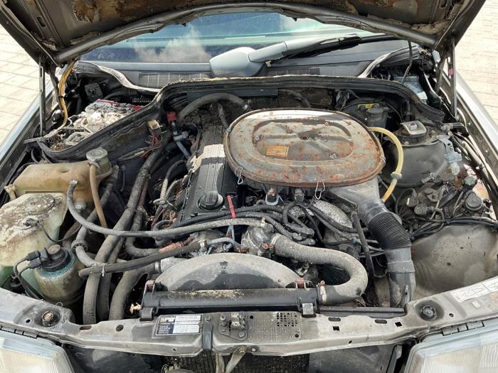 Mercedes 190 2.0 E Kat. Samochód złomowany (1987, Szary)