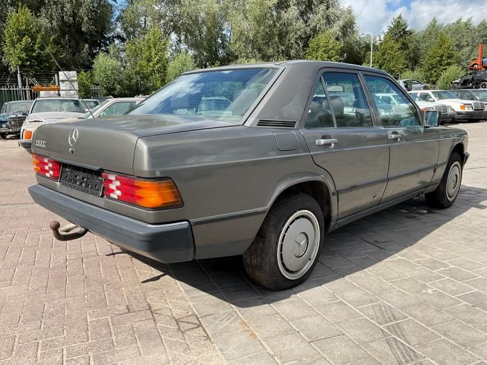 Mercedes 190 2.0 E Kat. Samochód złomowany (1987, Szary)