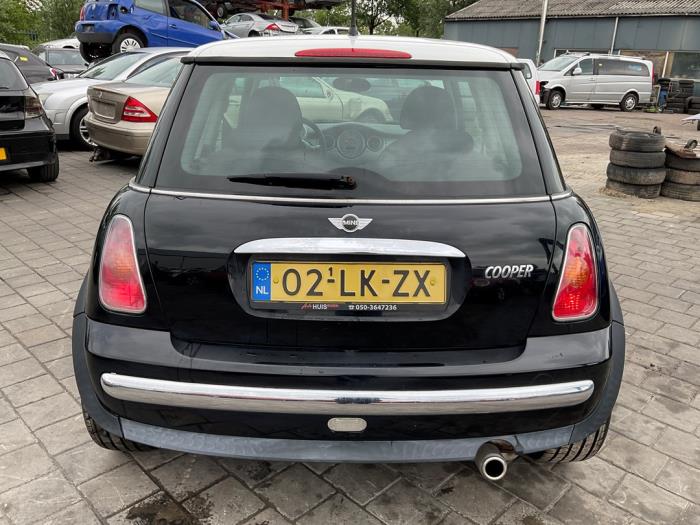 Mini Mini One/Cooper 1.6 16V Cooper Schadevoertuig (2003, Zwart)