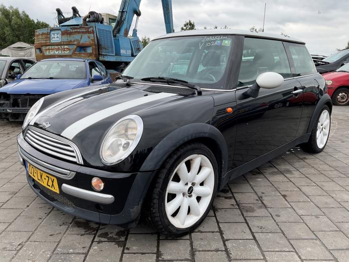 Mini Mini One/Cooper 1.6 16V Cooper Schadevoertuig (2003, Zwart)
