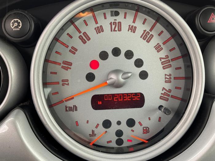 Mini Mini One/Cooper 1.6 16V Cooper Schadevoertuig (2003, Zwart)