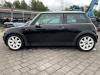 Mini Mini One/Cooper 1.6 16V Cooper Schadevoertuig (2003, Zwart)