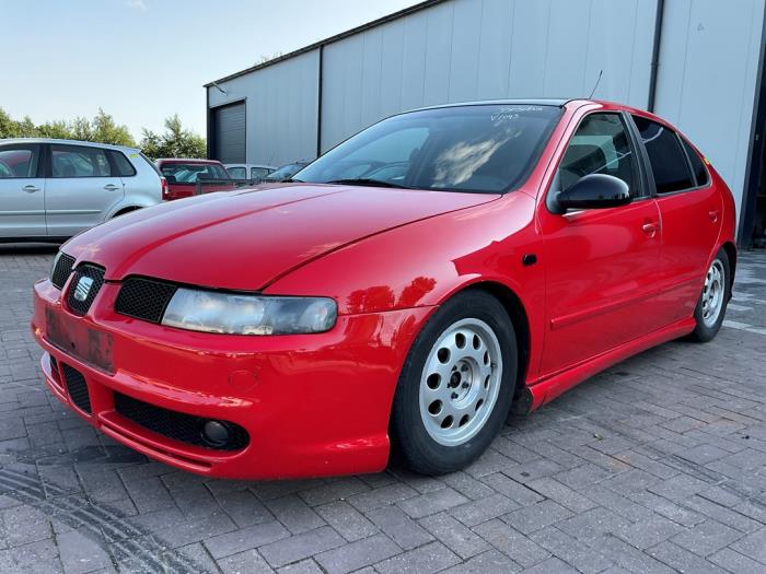 Seat Leon 1.9 TDI 110 Skrotfordon (2005, ROOD)
