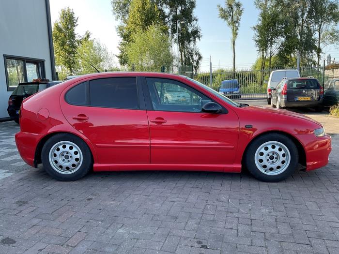 Seat Leon 1.9 TDI 110 Skrotfordon (2005, ROOD)
