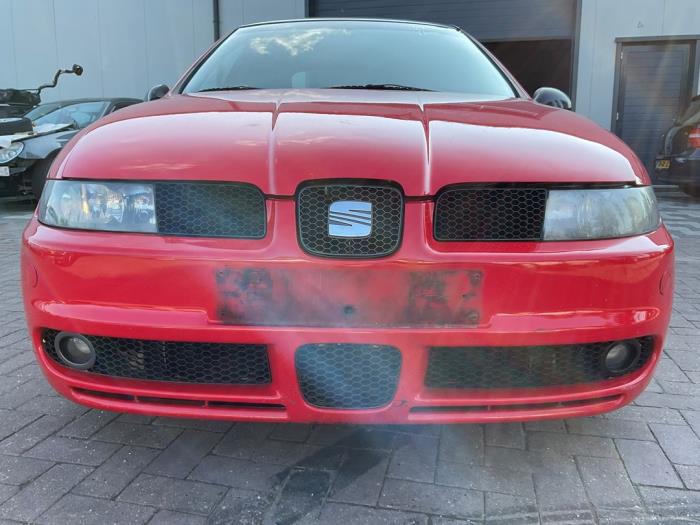 Seat Leon 1.9 TDI 110 Skrotfordon (2005, ROOD)