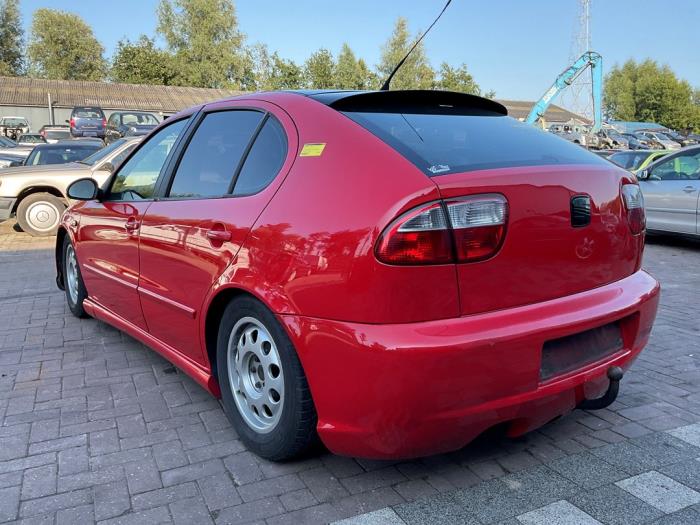 Seat Leon 1.9 TDI 110 Skrotfordon (2005, ROOD)
