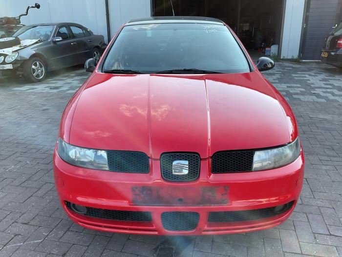 Seat Leon 1.9 TDI 110 Skrotfordon (2005, ROOD)