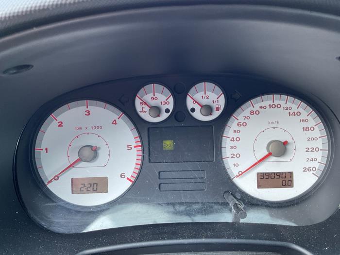 Seat Leon 1.9 TDI 110 Skrotfordon (2005, ROOD)