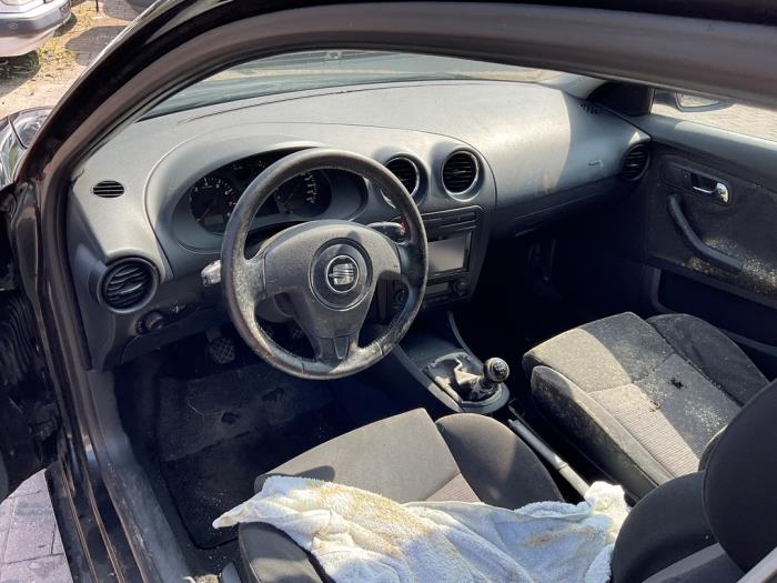 Seat Ibiza III 1.4 16V 100 Skrotfordon (2002, ZWART)