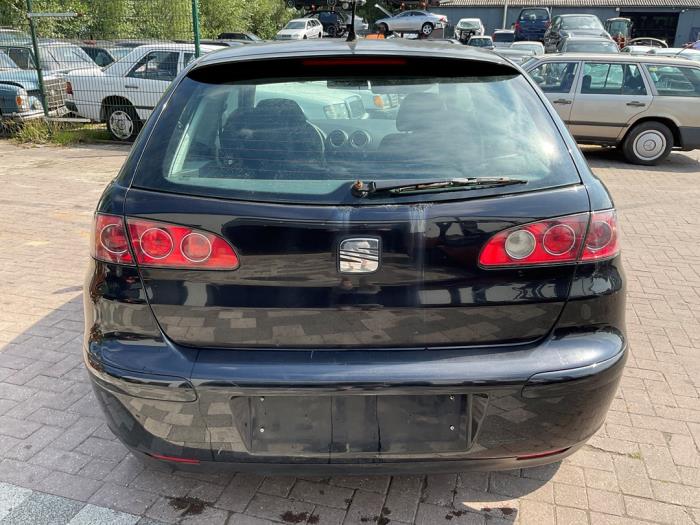 Seat Ibiza III 1.4 16V 100 Skrotfordon (2002, ZWART)