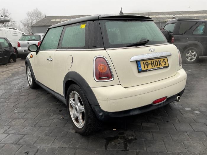 Mini Mini 1.6 Cooper D 16V Schadevoertuig (2007, Wit, Zwart)