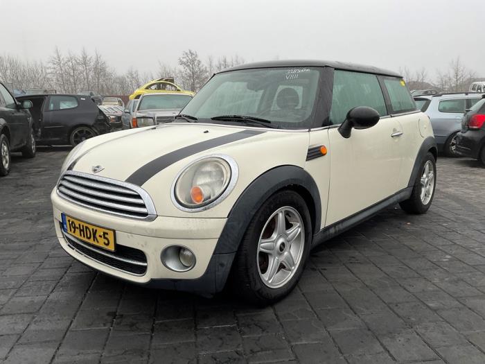 Mini Mini 1.6 Cooper D 16V Schadevoertuig (2007, Wit, Zwart)