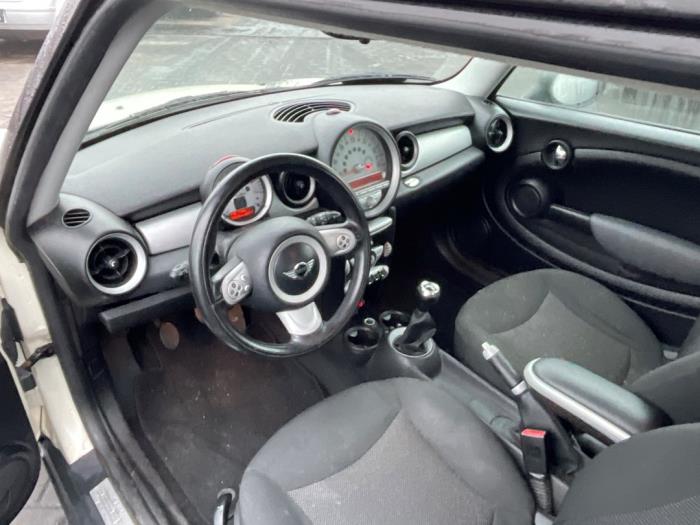 Mini Mini 1.6 Cooper D 16V Schadevoertuig (2007, Wit, Zwart)