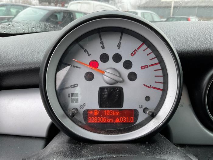 Mini Mini 1.6 Cooper D 16V Schadevoertuig (2007, Wit, Zwart)