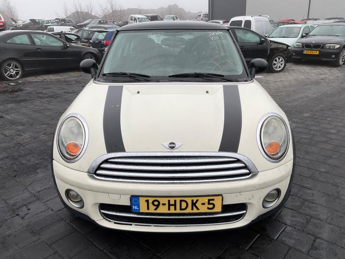Mini Mini 1.6 Cooper D 16V Schadevoertuig (2007, Wit, Zwart)