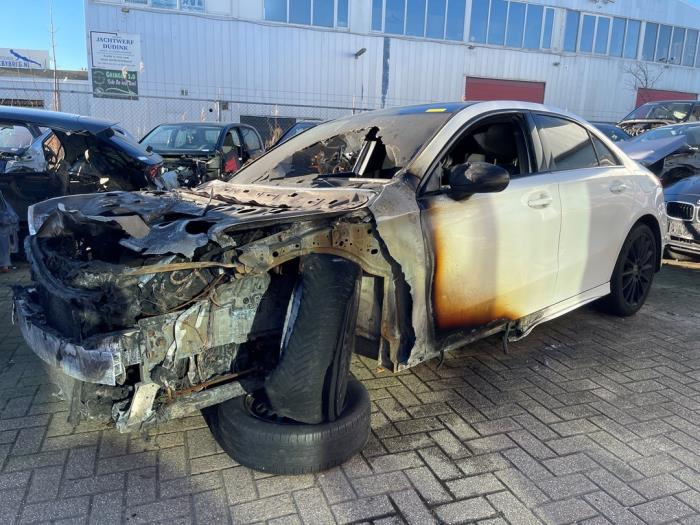 Mercedes A Limousine 1.5 A-180d Skrotfordon (2019, WIT)